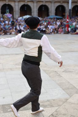 Sokakta Bask dansı festivali
