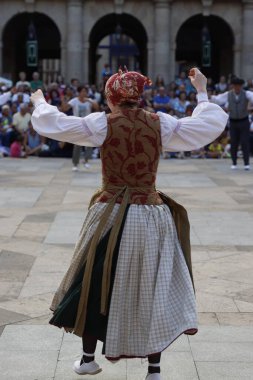 Sokakta Bask dansı festivali