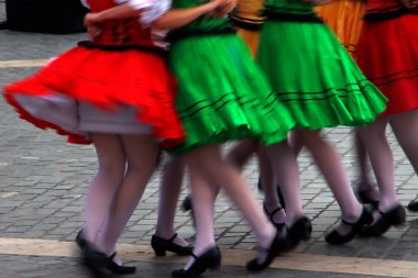 Açık hava festivalinde Slovakça dans