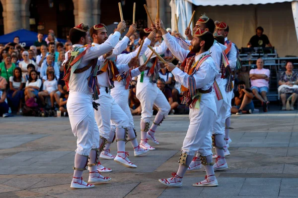 Baskičtí Lidoví Tanečníci Starém Městě Bilbao — Stock fotografie