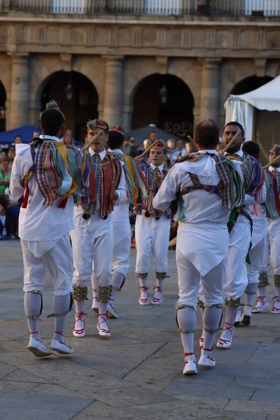 Basque Λαϊκές Χορεύτριες Στην Παλιά Πόλη Του Μπιλμπάο — Φωτογραφία Αρχείου