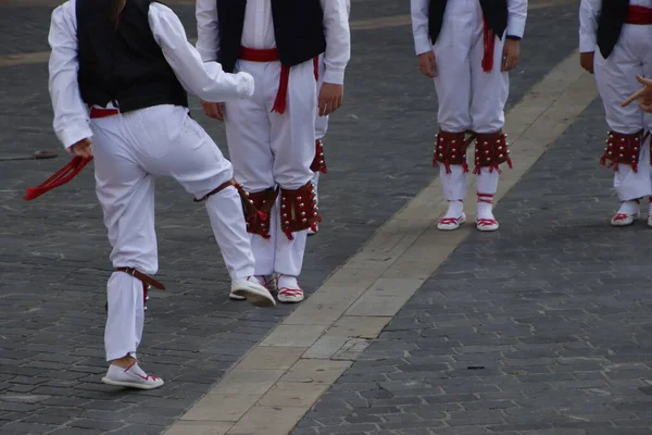 Sokakta Bask Halk Dansları Sergisi — Stok fotoğraf