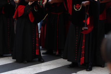 İspanya 'da Kutsal Hafta boyunca geçit töreni