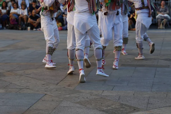 Sokaktaki Basklı Halk Dansçıları — Stok fotoğraf
