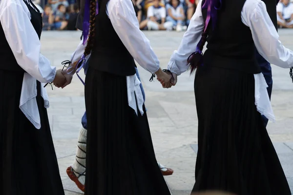 Sokakta Bask Halk Dansları Sergisi — Stok fotoğraf