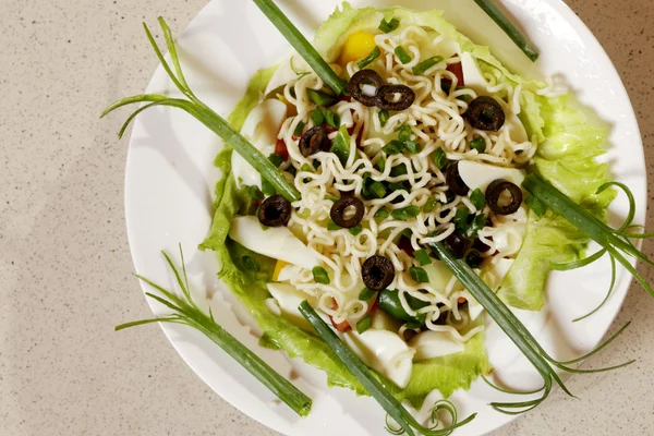 Fresh salad with noodles and olives — Stock Photo, Image