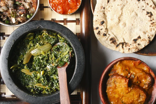 Saag bhaji - egy vegetáriánus étel, az észak-keleti része india. — Stock Fotó