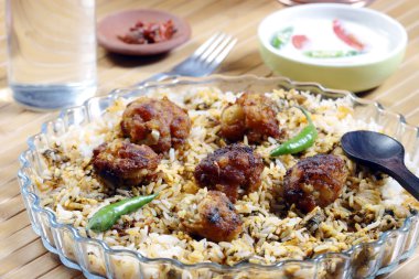 köfte biryani - bir köfte vejetaryen biryani dayalı..