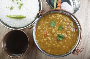 karışık dal taze baharat ve mercimek birleşimidir