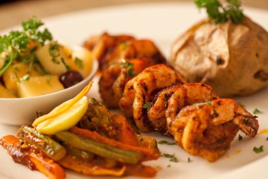 ızgara karides bir nam chim baharatlı bir daldırma sos ile servis edilir