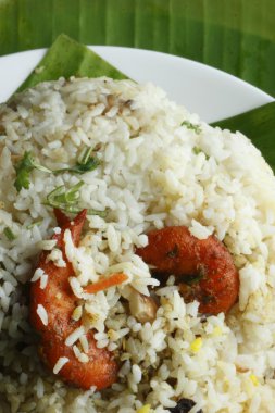 karides biryani - lezzetli bir arada karides ve basmati pirinç.