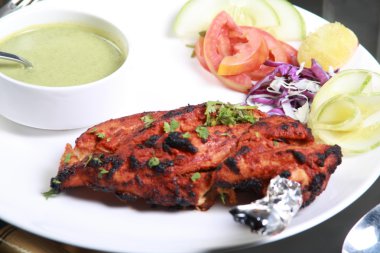 hamur içinde sarılmış ve derin kızarmış bir kebap hangi tavuk kıyılmış tavuk kebabı olduğunu