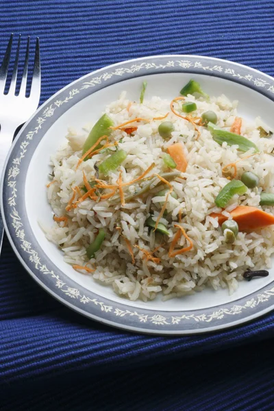 Biryani vegetal - Um prato vegetariano indiano popular feito com legumes — Fotografia de Stock