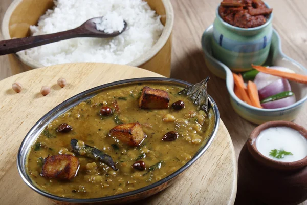 Daal Krupička je pikantní pokrm ze severní Indie — Stock fotografie