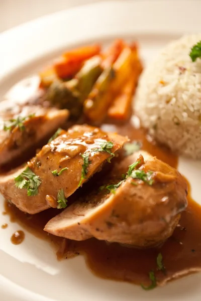 doldurulmuş tavuk kebabı, bir krep et tavuk dolması.