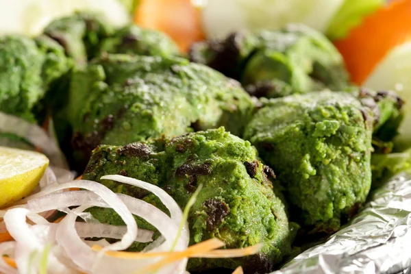 bir punjabi stili tavuk tikka veya kabab hariyali kabab olduğunu.