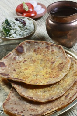 Hint ka paratha - mercimek yapılan bir gözleme