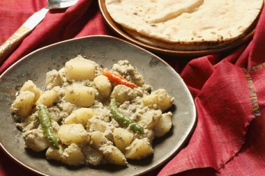 Aloo posto - bengal bir patates yemek