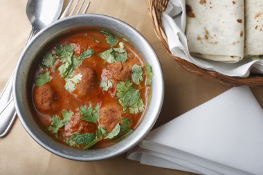 rista kemiksiz koyun eti toplar yaptı aromatik bir yemektir