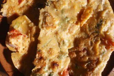 chilro un gram un (besan ile yapılan sindhi çanak dayanır)