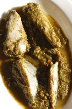 Sindhi pomfret körili balık yapılmış bir olmayan sebze sindhi yemektir