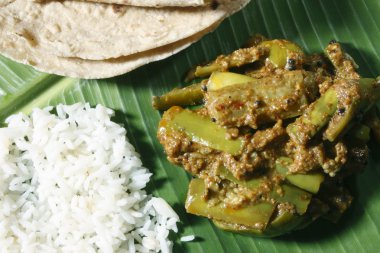 Patlıcan podi köri veya toz patlıcan (brinjal) köri İstanbul dan