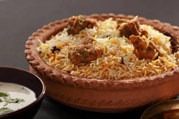 koyun eti gosht biryani - koyun eti ve baharat ile pirinç hazırlama