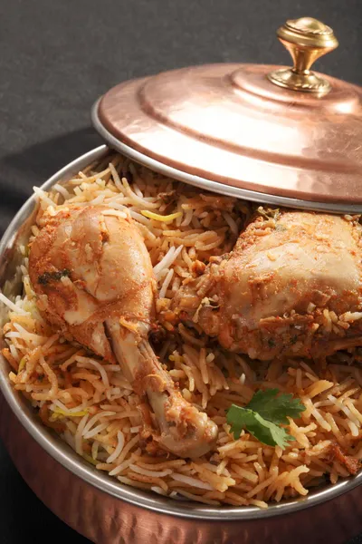 Hyderabadi biryani - popüler tavuk veya koyun eti dayalı biryani