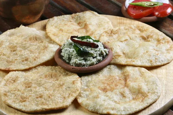 Urad dal puri Hint gözleme.