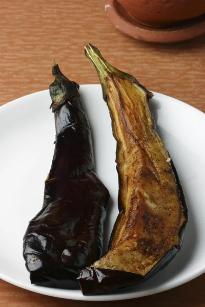 Begonnen bhaja (Bengaals aubergine FRJ) - een Bengaals snack — Stockfoto