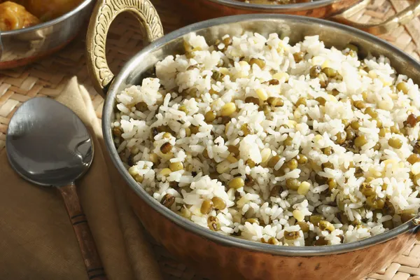 oshi joor-rawtee - pirinç & mung fasulye yapılmış bir Afgan çanak