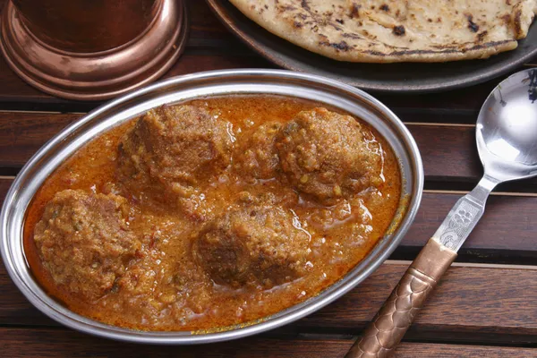 Caril de kofta de carneiro - Um bolinho de carne cozido em um molho à base de iogurte — Fotografia de Stock