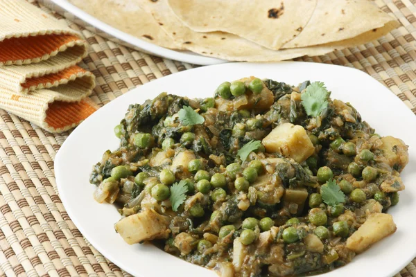 Saag Matter es un plato no vegetariano del norte de la India —  Fotos de Stock