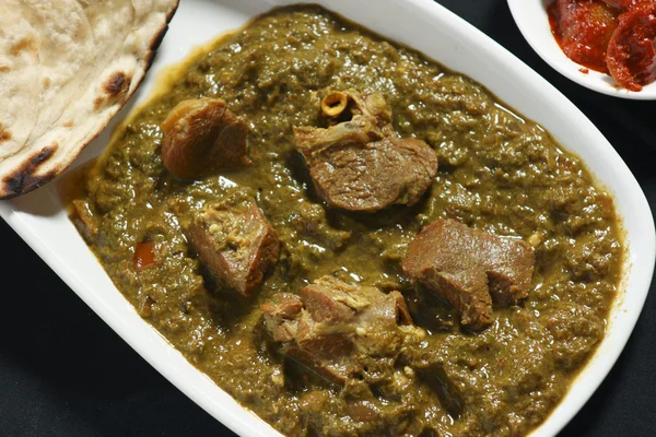 Saag Mutton es un plato no vegetariano del norte de la India — Foto de Stock