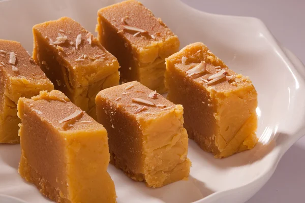 mysore pak-tatlı yemek mercimek unundan yapılmış.