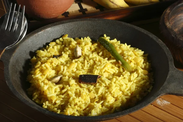 Hyderabadi khichdi - ein indisches oder südasiatisches Reisgericht aus Reis und Linsen. — Stockfoto