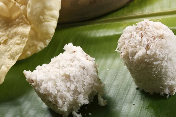 Puttu papad - ein Frühstücksgericht aus Kerala — Stockfoto