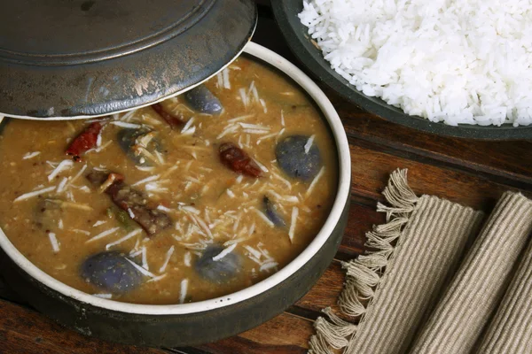 Brinjal sambar - een linzensoep gemaakt van brinjal van tamilnadu — Stockfoto