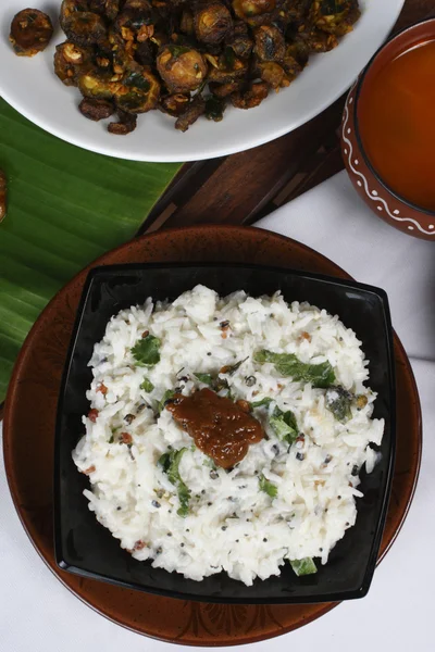 Lor pirinç - yoğurt ve baharat ile karışık pirinç