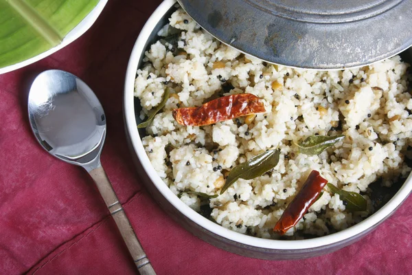 Reis upma ist leckeres essen aus tamilnadu. — Stockfoto