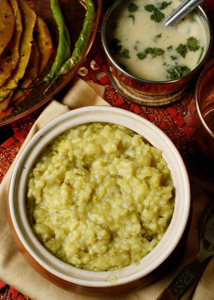 Magni Dalni Khichdi - Piatto di riso vegetariano Gujarat — Foto Stock