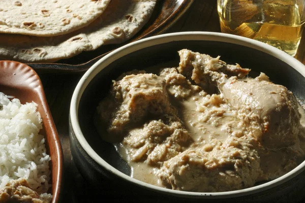 Pandhra rassa - ein weißes Curry aus Huhn — Stockfoto