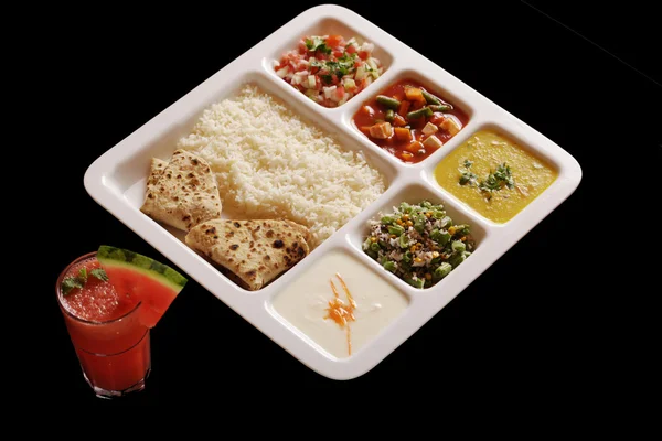 Hint vejetaryen thali.