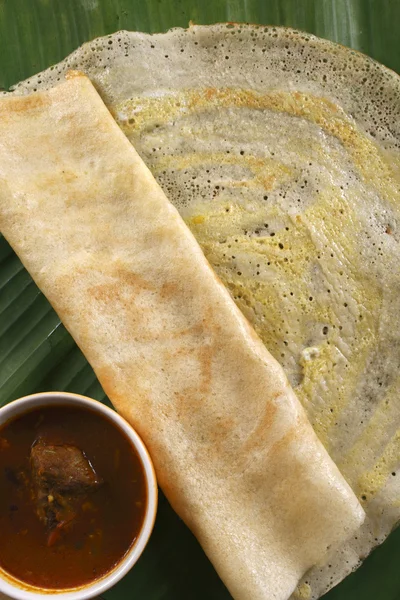 Egg dosa ist ein dünner knuspriger Pfannkuchen aus Ei. — Stockfoto