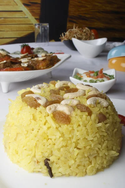 Holde Bhaat - Um prato popular de arroz amarelo de Bengala — Fotografia de Stock