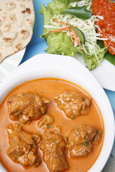 Nati chicken curry - ein Gericht aus lokalen Hühnersorten. — Stockfoto