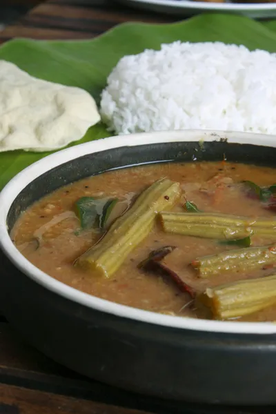 Drumstick sambar - eine Linsensuppe aus Tamil nadu. — Stockfoto