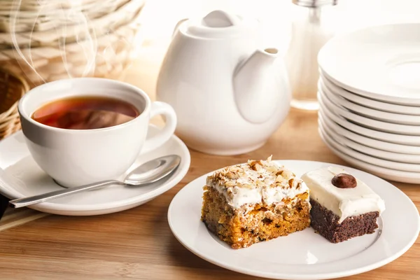 Чай и пирожные — стоковое фото