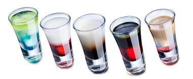 gözlük ile şık kokteyller vurdu
