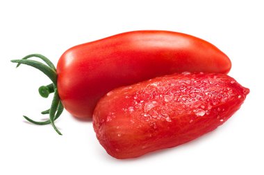 Deniz tuzu izole edilmiş kabuklu parmak domatesleri (Napoli veya San Marzano)